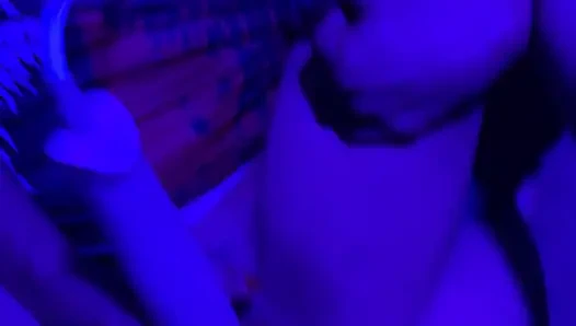 Zoey Mangan çok azdırıyor, bu yüzden büyük yarakla sert sikiliyor