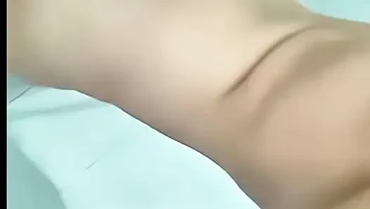 Banyoda oynuyor, amında dildo sikişi