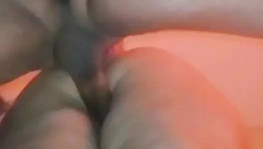 Ateşli, ele geçirilmiş bir melekti, sinemaya gitti ve günah işledi, bira içti ve yere tükürdü.