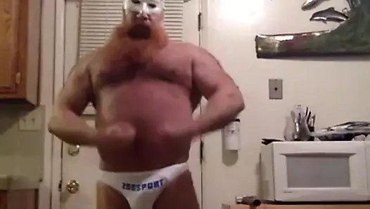 Str8 maskeli baba ayı