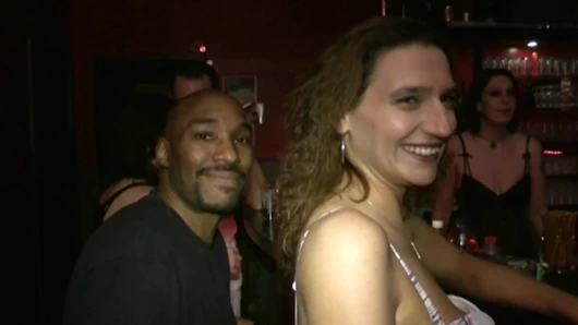 Eş değiştirme kulübünde eş değiştirme! Orta yaşlı seksi kadın tamamen yeni bir şey yaşıyor ve döl yağmuru bekliyor!