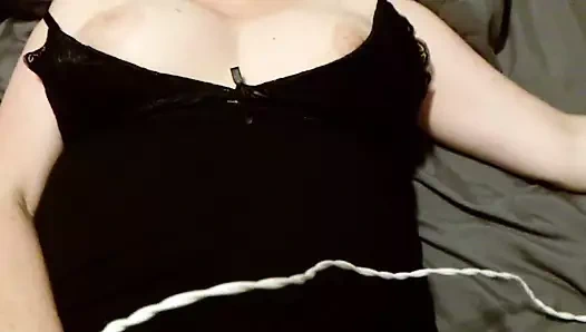 Kedi yavrusu ilk kez sihirli değnek deniyor