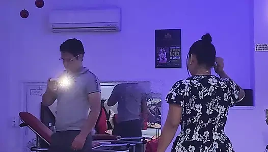 Motelde yarağım üzerinde çalışması için olgun esmer orta yaşlı seksi kadın koydum