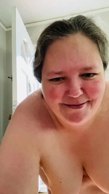 Тупую шлюху выставили напоказ и не даю дойти до оргазма