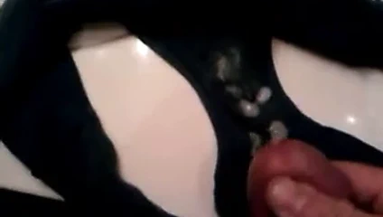 Evli kadının külotu boşalıyor