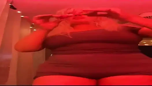 Rosie ile dans etmek mi? Hadi Sweet Pea. Ayağa kalk ve hadi vücudumuzu hareket ettirelim!! Birlikte...