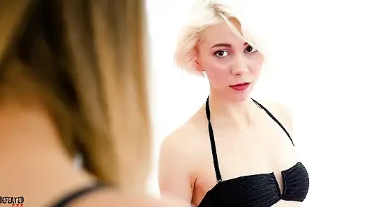 Tracy Lilith ateşli güreş - seksi sarışın sevimli esmere karşı