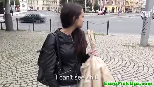 Aldı yukarı bebeğim dizlerinin üzerinde kırlangıçlar boşalmak