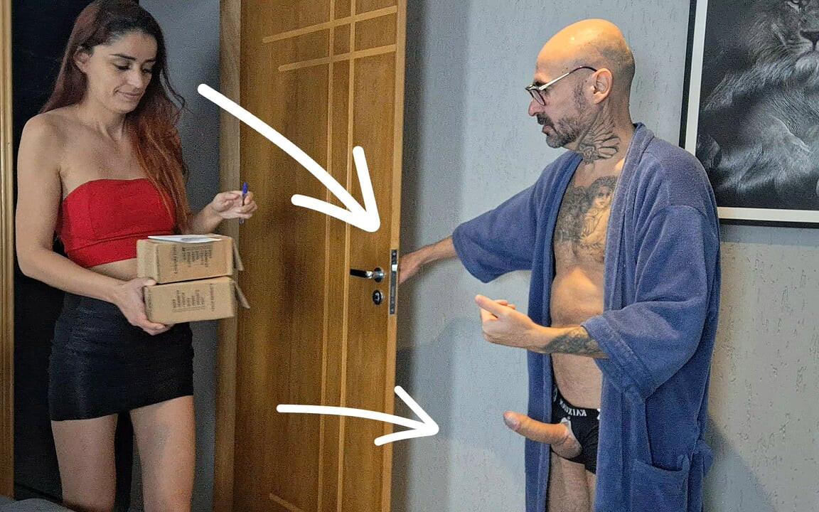 Kinky Crown Dick Out ile Teslimatçı Kız Alır!