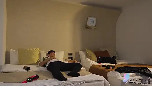 Xian'erai uzun mesafeli sevgilisiyle tutkulu seksin tadını çıkarıyor