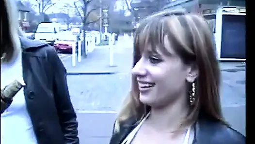 Yarak edepsiz yeni yetişkin şovu için Olivia White'ı bulduğu İngiltere'de tur yapıyor