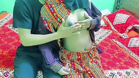 Ateşli ve seksi kız arkadaşımı boş evimde sikiyorum