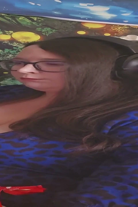 Ssbbw tanrıça çalışırken atıştırıyor
