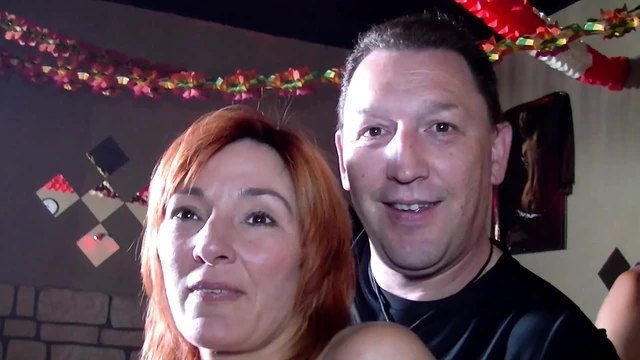 Свингерша возбуждена и трахается все вместе, Германия