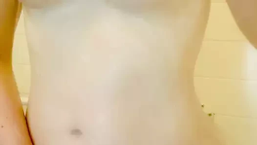 duştan hoşlanıyor