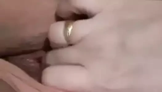 elle se doigte ma pute