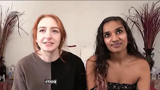 Çaresiz amatörler ateşli latin anne ve seksi üniversiteli kız eyere binerken eğleniyor ve sıkı amcıklarını sert siktiriyor