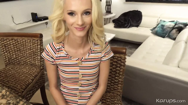 Крошечной блондинке нужно обучение