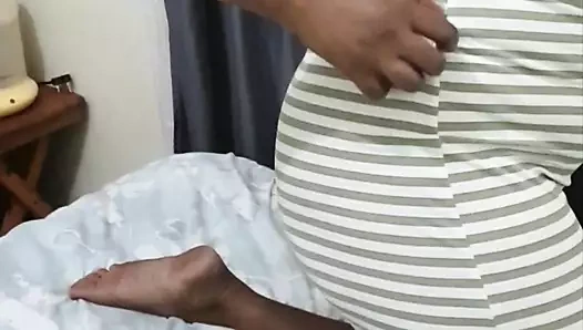 Üvey kız kardeş gece yarısı sikişiyor