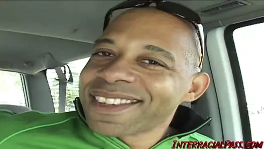 Büyük memeli boşanmış rebecca siyah horoz seviyor