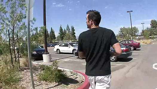 Victoria White büyük bir yarağa çılgın bir şekilde biniyor!