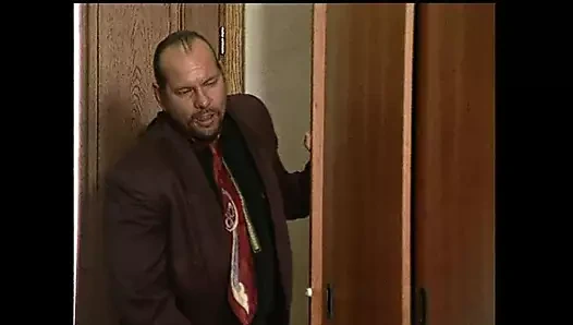 Seksi bakıcı itaatkar oluyor ve iyi sikiliyor