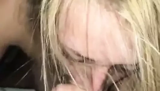 sarışın kız esiyor ve sürme