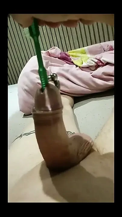 Diş fırçası penisin içinde