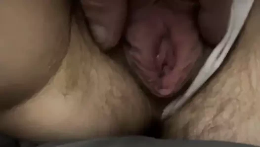 Pamuklu külotlu Amerikalı milf – sıcak tüylü kedi pornosu