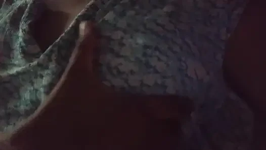 Asyalı Hintli desi kız arkadaş mms sert sikişiyor ve sansasyonel ön sevişme videosunu seviyor