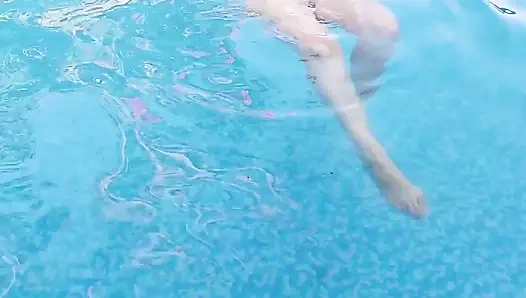 Minha esposa tem uma gozada interna tripla
