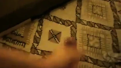 Kırmızı ayak tırnaklarını izlerken ayakta handjob :)