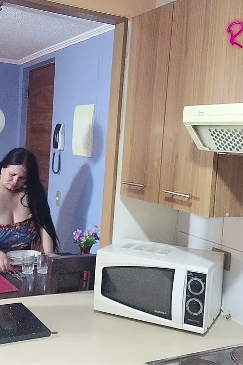 Hayranlar için videolar: maskeli genç adam beni mutfakta sikiyor