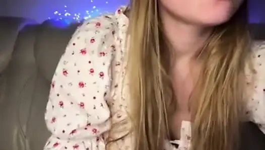 Seksi çoraplı Jucielussie twerk yapıyor