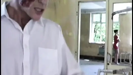 Sarışın için anal seks ve sert yumruk sokma