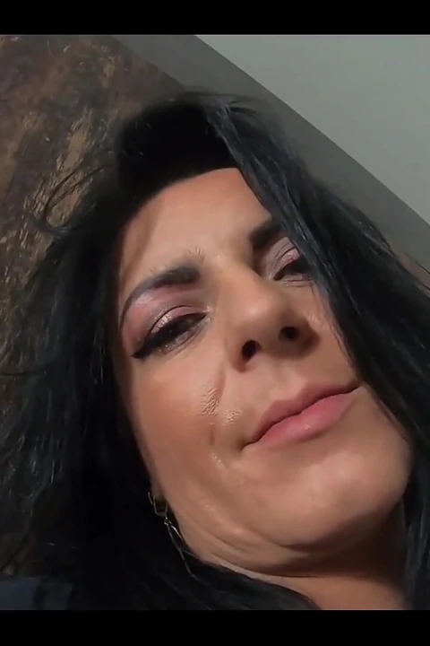 Burada beni sikecek yaşlı adam var mı?