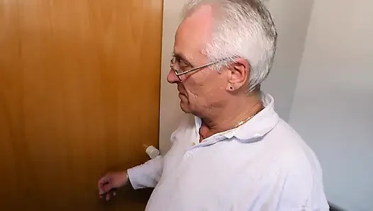 Yaşlı domuz sarışın orta yaşlı seksi kadını seviyor!