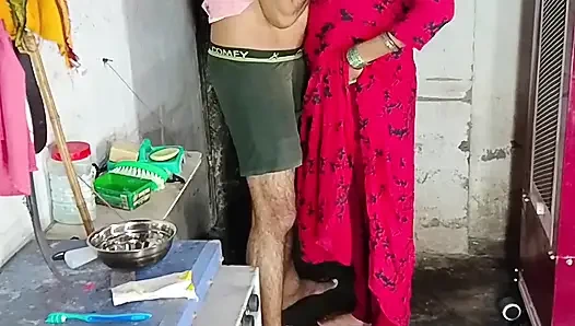 Göt amcık sikiyor yarak emiyor göğüslerini emiyor memeden süt emiyor ve domaltarak yarağa oturuyor ve doğrudan Hintçe seste yatıyor