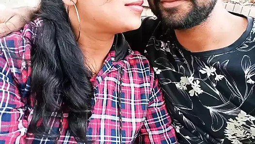 Park Me Ladki Ko Pata-kar OYO Room Par Pela