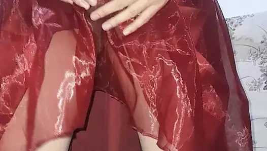 Mastürbasyon ve twinks giyen parlak kırmızı Noel elbisesi