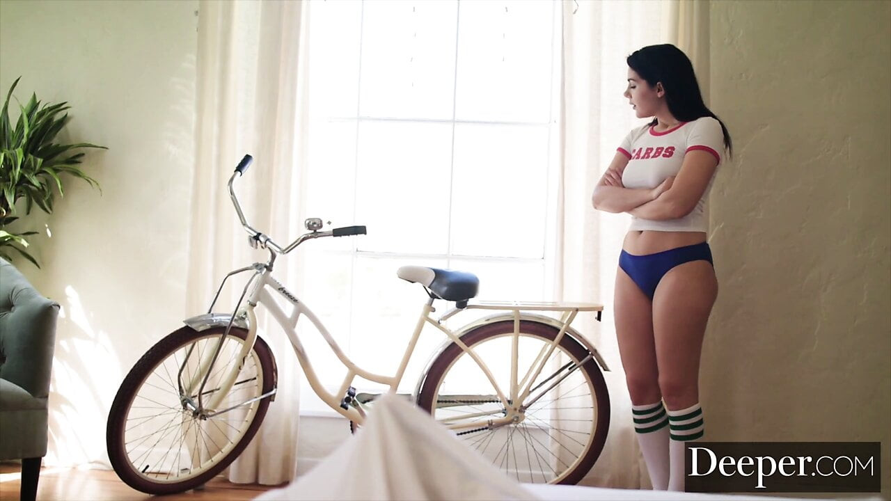 Daha derin. valentina nappi yaz kadar sıcak