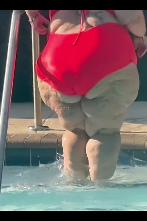 Stacxxxs Подарок: сексуальная жиробасина Cece