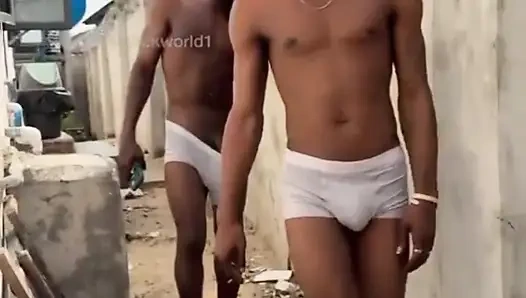 Oğlanlar Erkek Oluyor