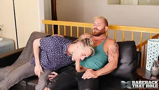 Prezervatifsizbu delikten eşcinseller Riley Mitchel ve Sherman Maus oral seksten sonra prezervatifsiz