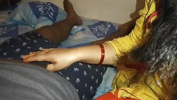M akela soya tha bhaiya sneha yenge mere lund ko jagakar chudwayi aldatan evli kadın hintçe chudai