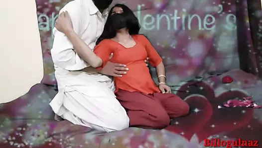 Desi Hintli üvey kardeş sevgililer gününü üvey kardeşiyle kutluyor