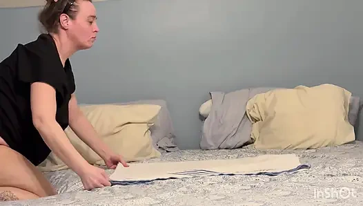 Şişman yarağına biniyorum ve boşalıyor ve domalıyor ve götten sikiliyor!