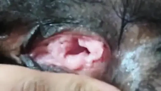 Hintli azgın kız dildoyla mastürbasyon yapıyor