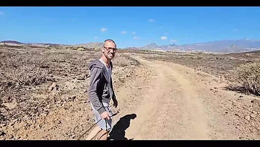 Hiçliğin tam ortasında iyi bir sikişmek istiyoruz