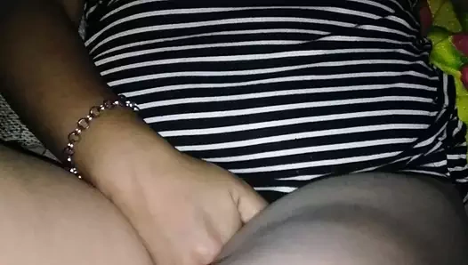 Çizgili elbisemle oynuyorum